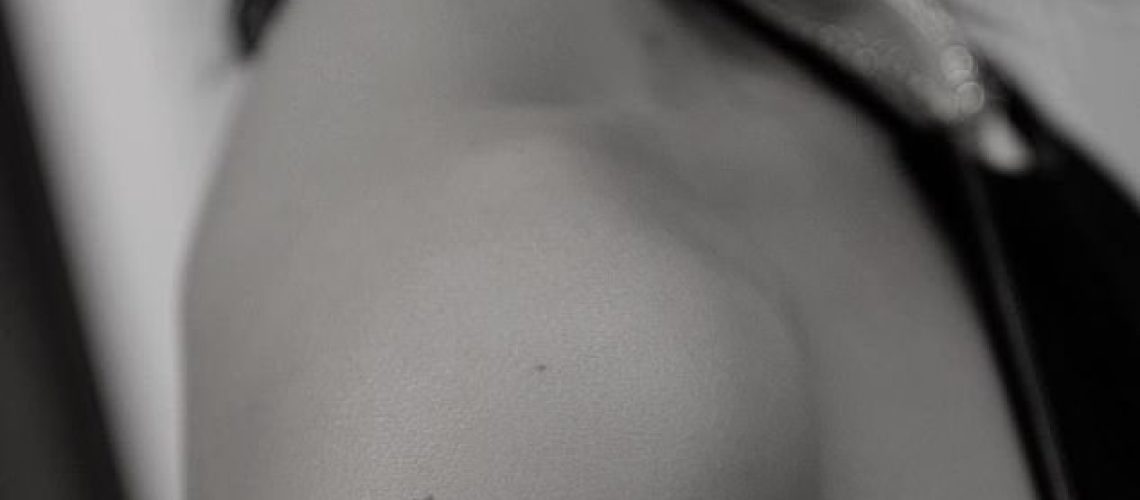 bella-hadid-celeb-fine-line