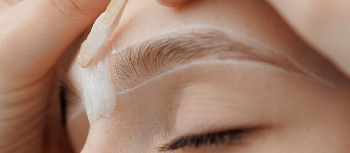 Correction,Eyebrow,Hair,Waxing.,Master,Combs,Eyebrows,Of,Woman,In